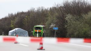 Tödlicher Busunfall bei Leipzig: Drei der vier Todesopfer identifiziert